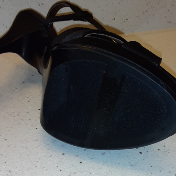 Kelly &Katie - Picture 7 of 8